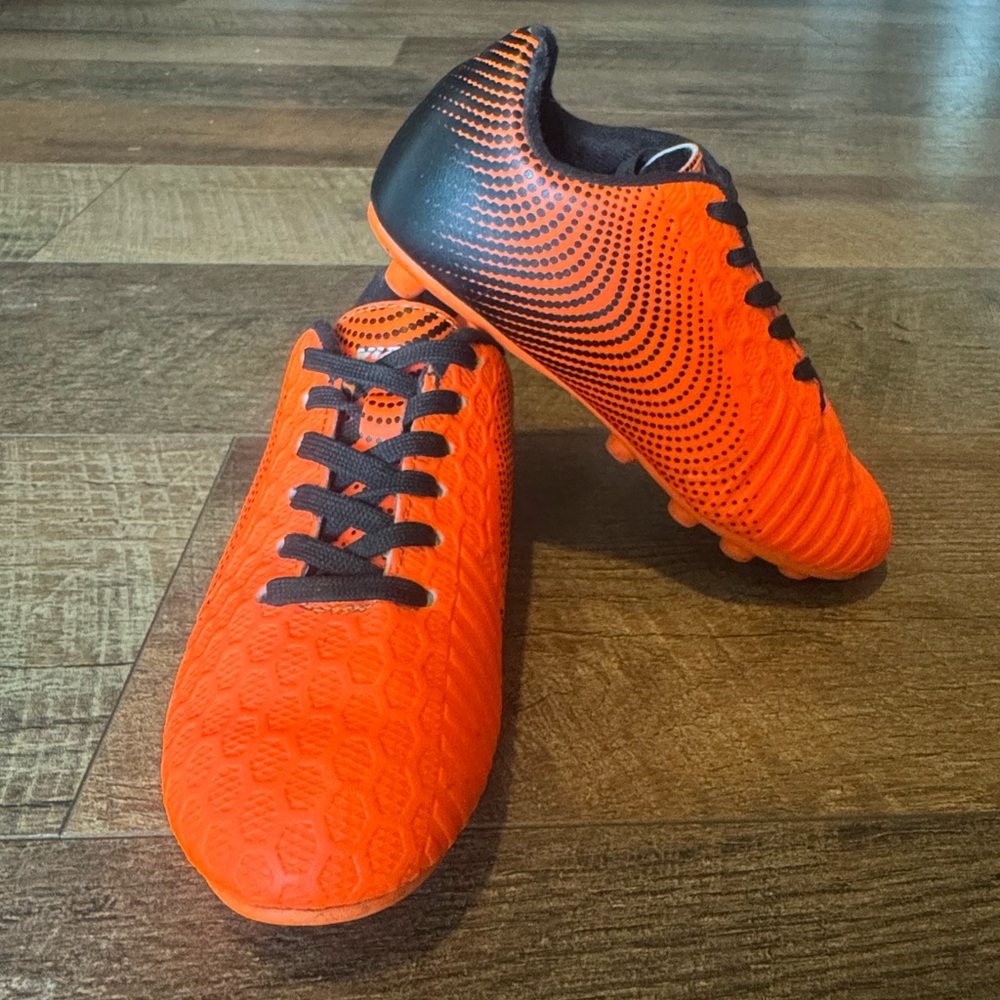 Kids Stealth Firm Ground Soccer Shoes/Cleats Kids Size 9.5 in Orange & Black